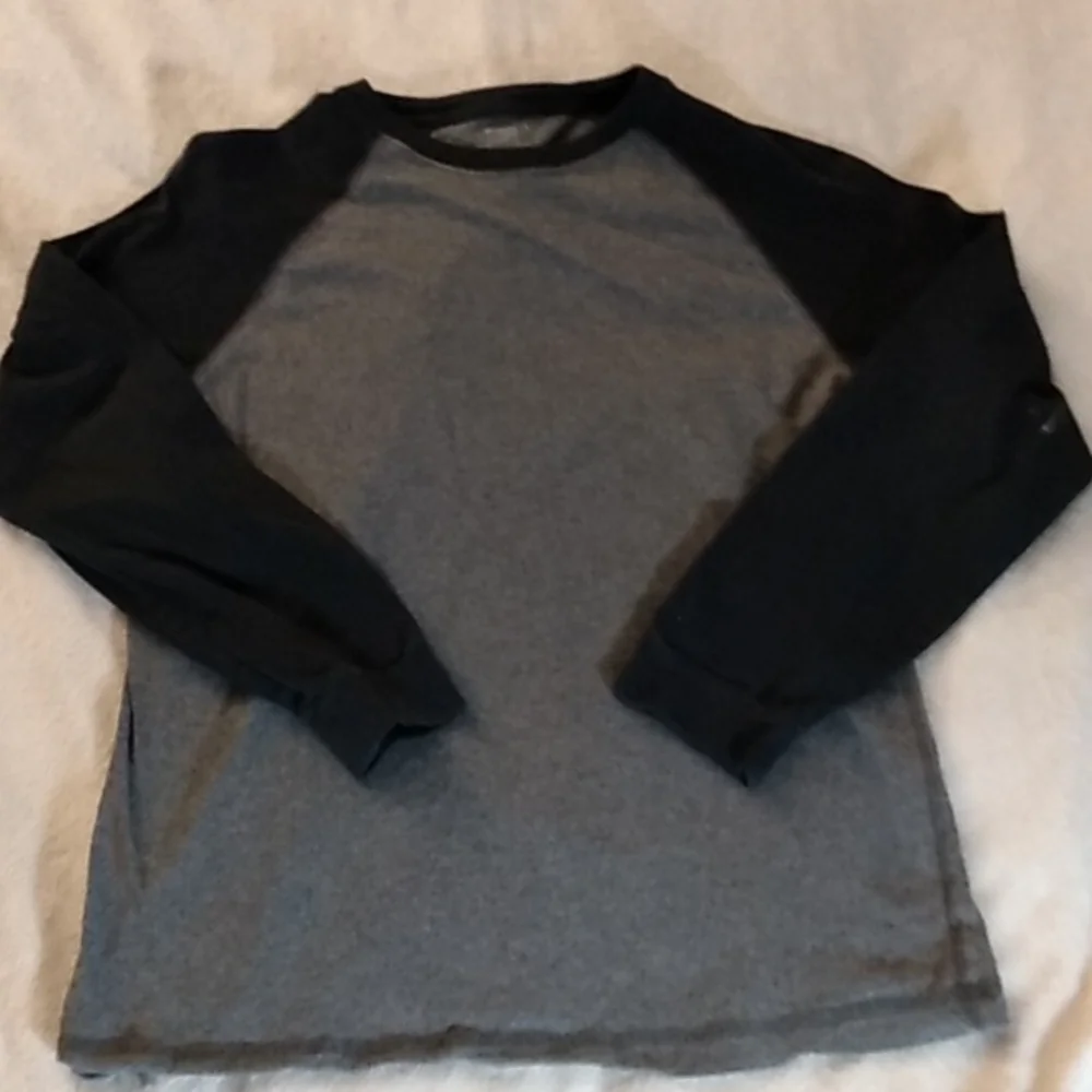 OLD NAVY YOUTH LG LONG SLEEVED